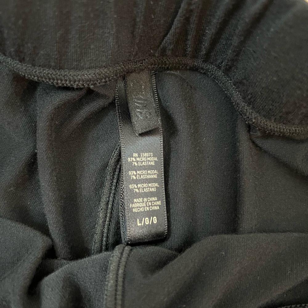 SKIMS Pajama Pants in black. LG - Picture 3 of 3